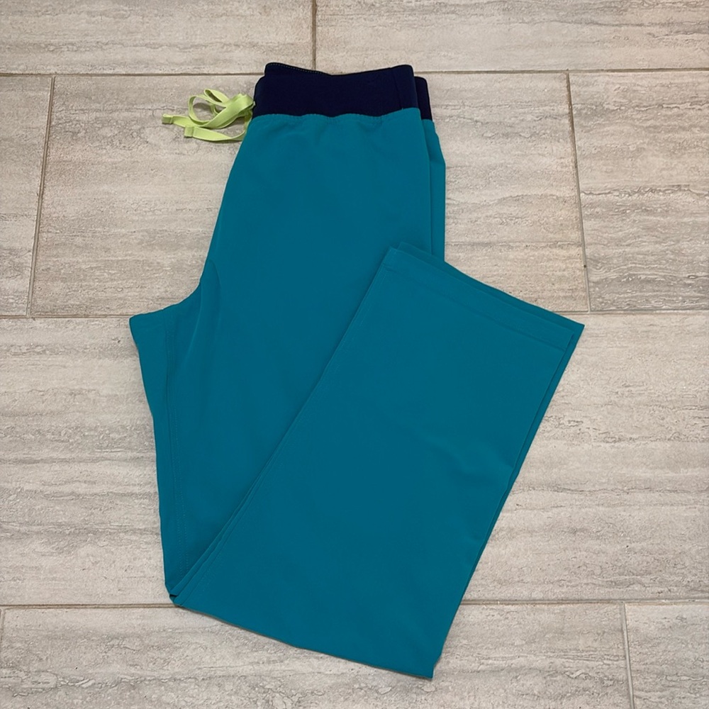 Figs Women’s High Waisted Livingston Basic Scrub Pants